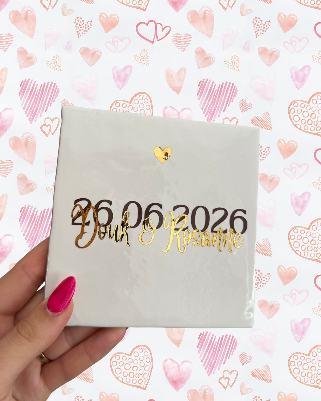 Tegeltje personaliseren namen en datum